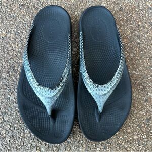 OOFOS OOlala Flip Flop Thong Sandals Women Size EU 39‎ US 8 Black Silver READ